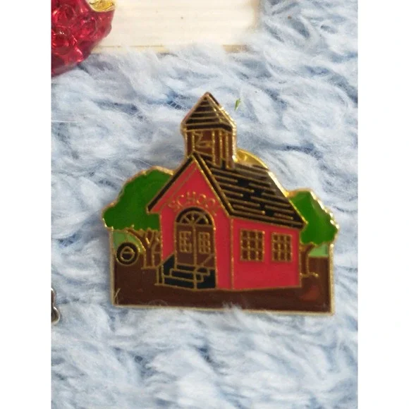 Lot Of 4 Vintage Apple Teacher Brooch Pin - Picture 2 of 6